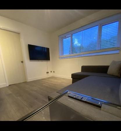 Modern 2 Bed Apartment & Free Parking Canterbury Exteriör bild