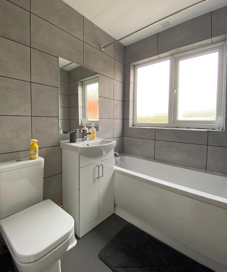 Modern 2 Bed Apartment & Free Parking Canterbury Exteriör bild