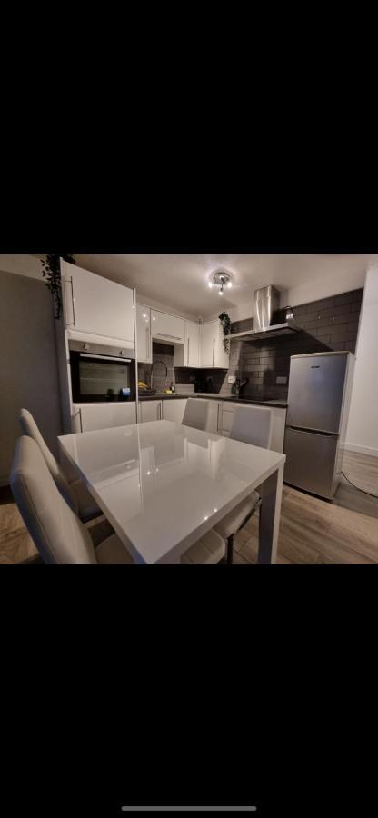 Modern 2 Bed Apartment & Free Parking Canterbury Exteriör bild