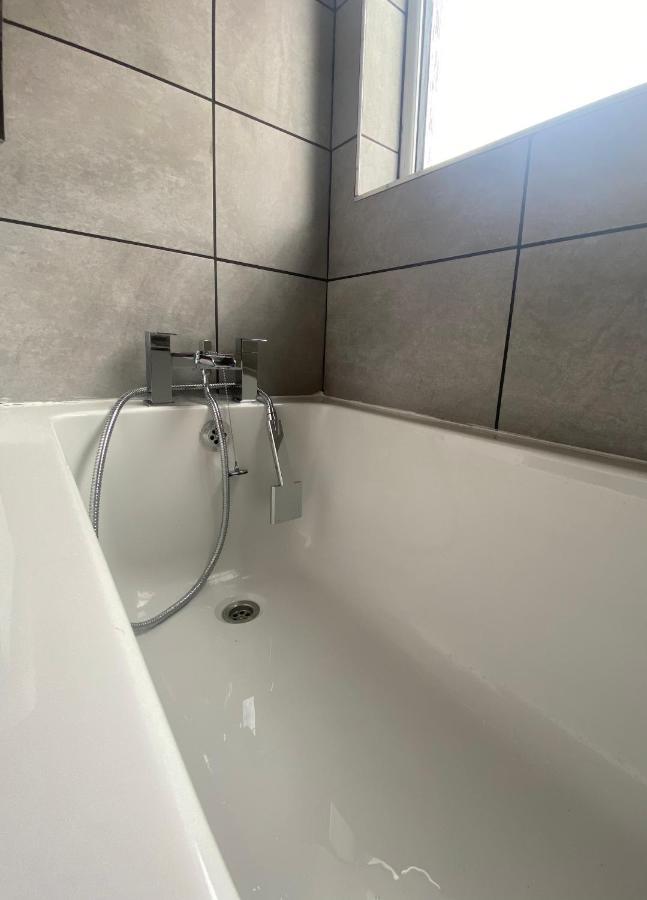 Modern 2 Bed Apartment & Free Parking Canterbury Exteriör bild