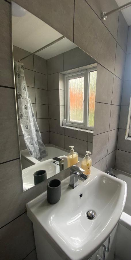 Modern 2 Bed Apartment & Free Parking Canterbury Exteriör bild